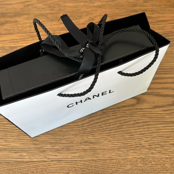 Chanel Red Quilted Wallet. - Picture 14 of 15